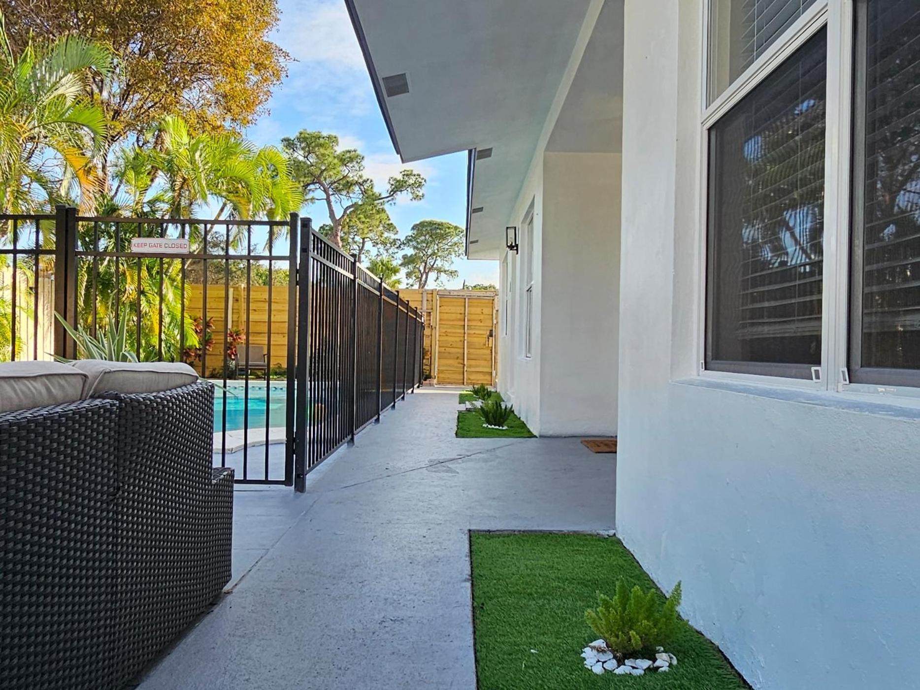 Equipped House W Pool & Patios, Near The Beaches, Prime Location- Ideal For Small Families, Coastal Haven ฟอร์ต ลอเดอร์เดล ภายนอก รูปภาพ