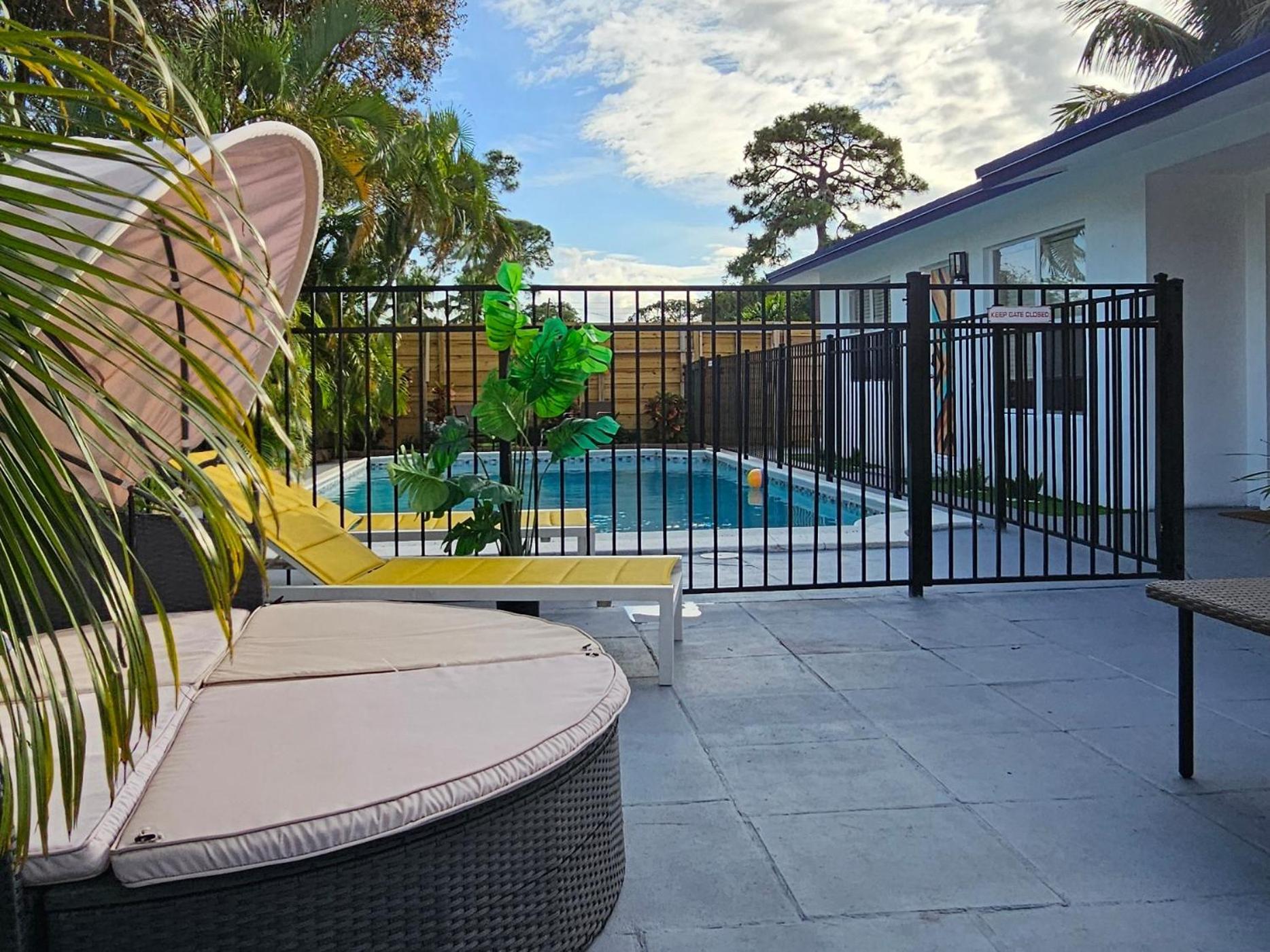 Equipped House W Pool & Patios, Near The Beaches, Prime Location- Ideal For Small Families, Coastal Haven ฟอร์ต ลอเดอร์เดล ภายนอก รูปภาพ