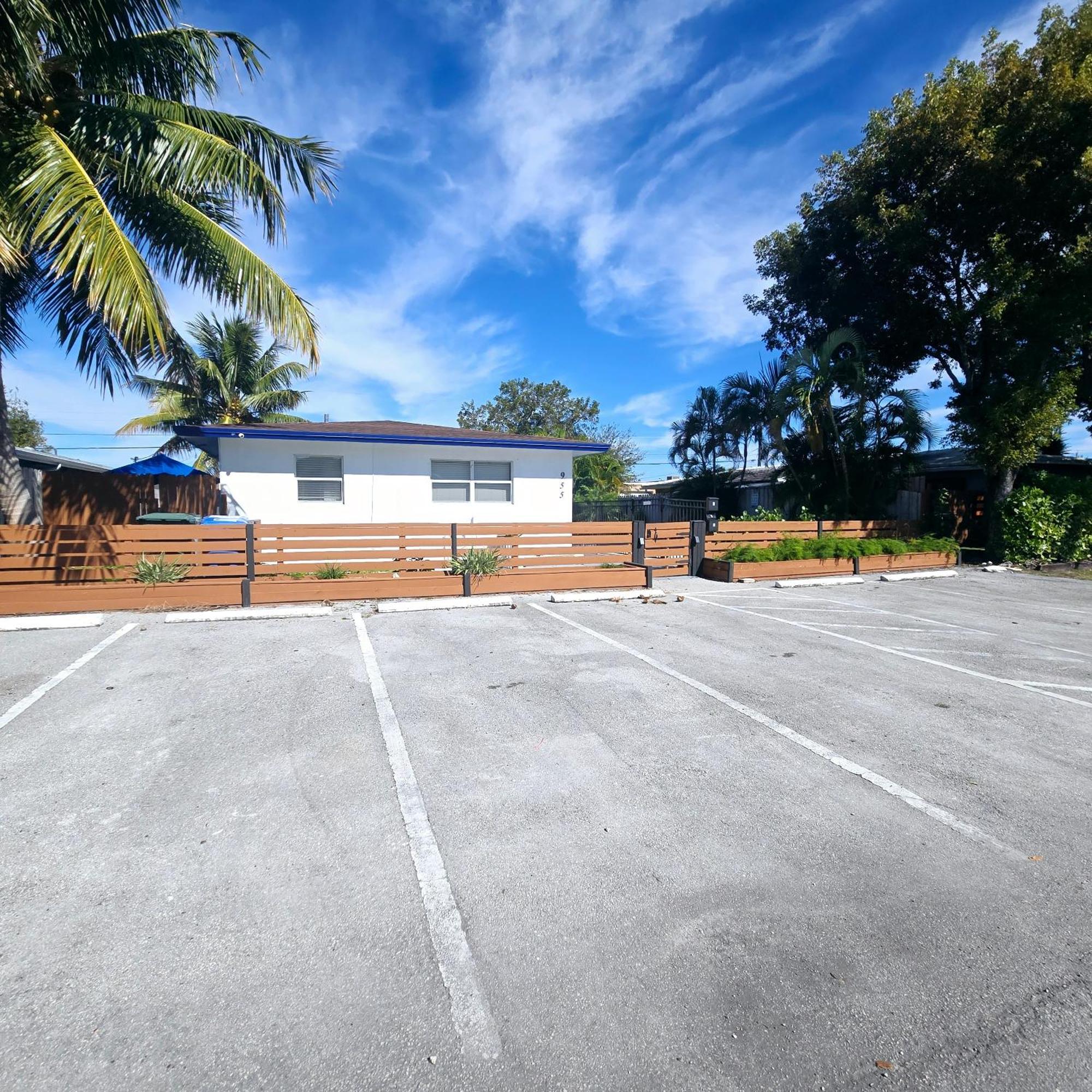 Equipped House W Pool & Patios, Near The Beaches, Prime Location- Ideal For Small Families, Coastal Haven ฟอร์ต ลอเดอร์เดล ภายนอก รูปภาพ