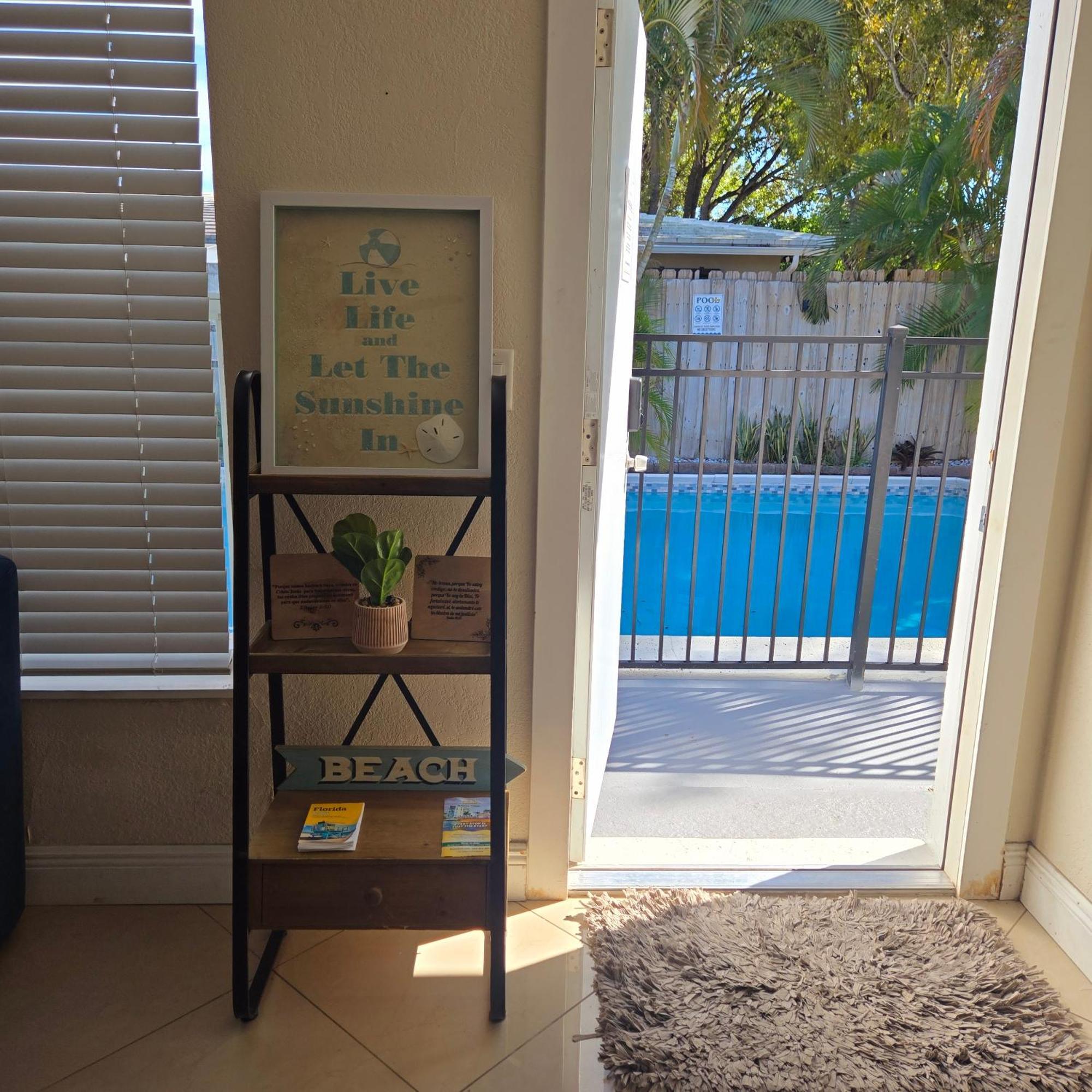 Equipped House W Pool & Patios, Near The Beaches, Prime Location- Ideal For Small Families, Coastal Haven ฟอร์ต ลอเดอร์เดล ภายนอก รูปภาพ
