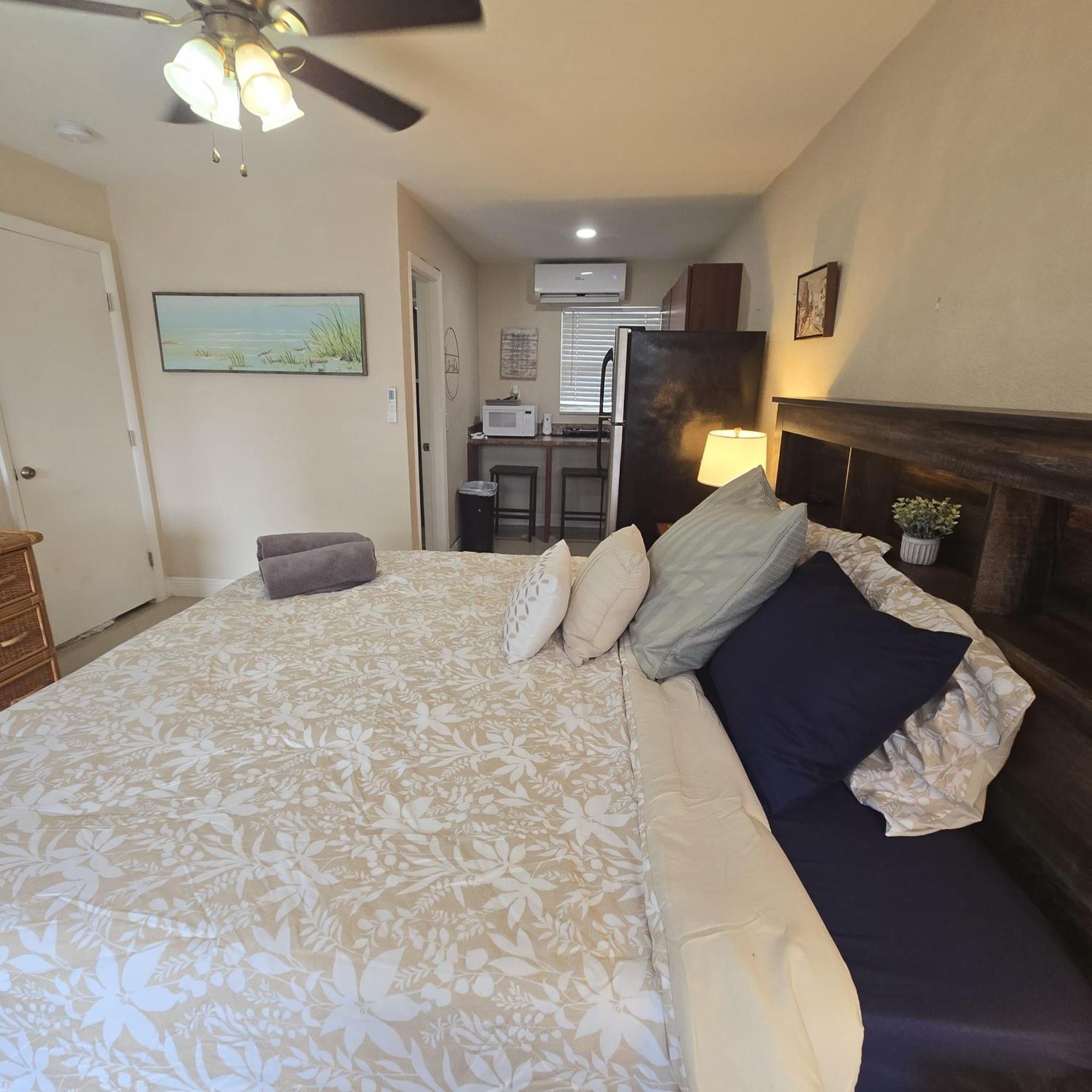 Equipped House W Pool & Patios, Near The Beaches, Prime Location- Ideal For Small Families, Coastal Haven ฟอร์ต ลอเดอร์เดล ภายนอก รูปภาพ