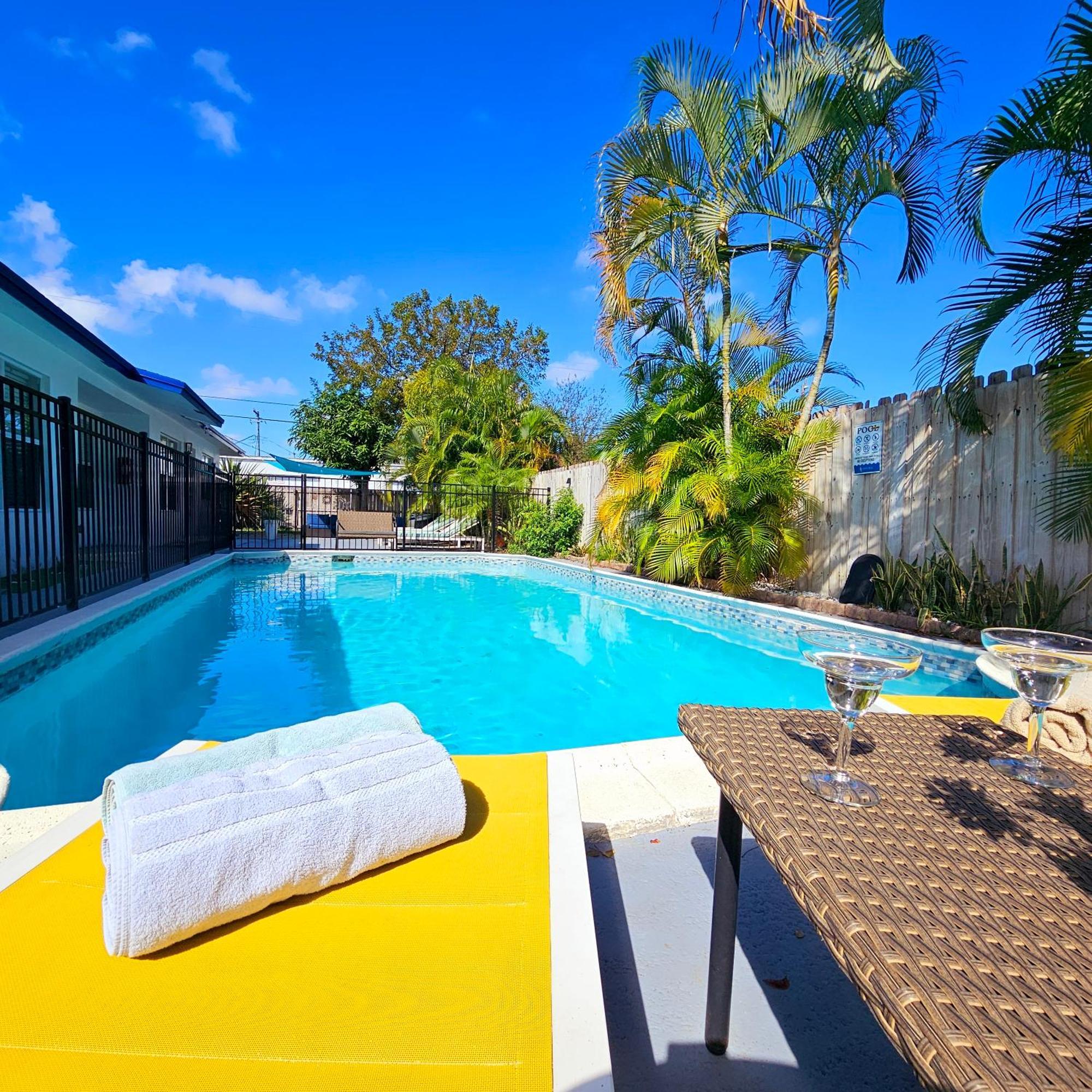 Equipped House W Pool & Patios, Near The Beaches, Prime Location- Ideal For Small Families, Coastal Haven ฟอร์ต ลอเดอร์เดล ภายนอก รูปภาพ
