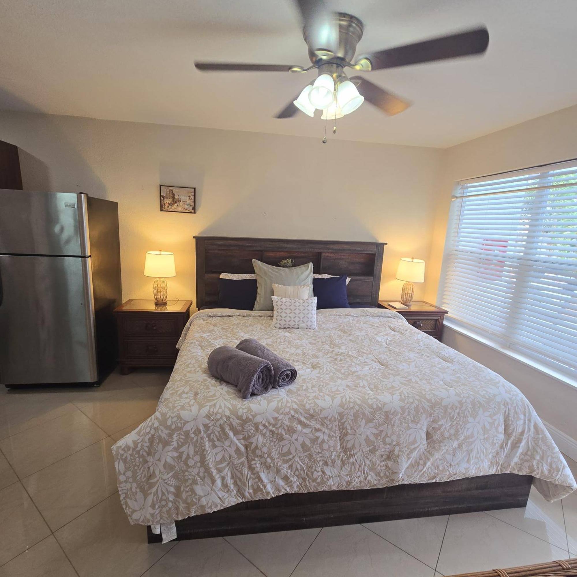 Equipped House W Pool & Patios, Near The Beaches, Prime Location- Ideal For Small Families, Coastal Haven ฟอร์ต ลอเดอร์เดล ภายนอก รูปภาพ