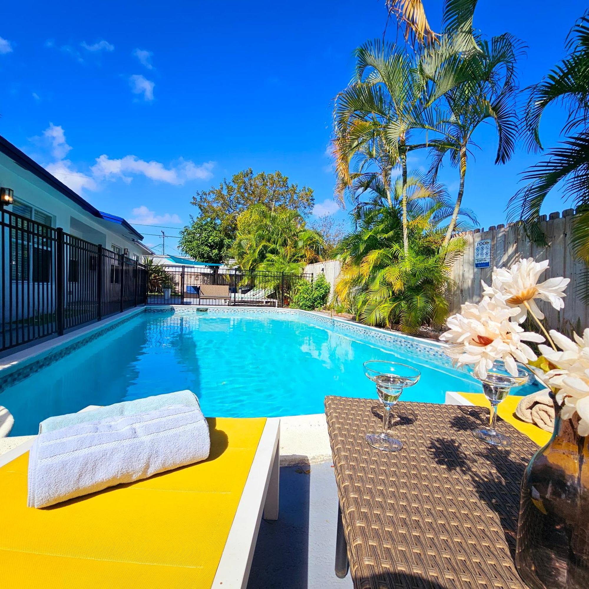 Equipped House W Pool & Patios, Near The Beaches, Prime Location- Ideal For Small Families, Coastal Haven ฟอร์ต ลอเดอร์เดล ภายนอก รูปภาพ